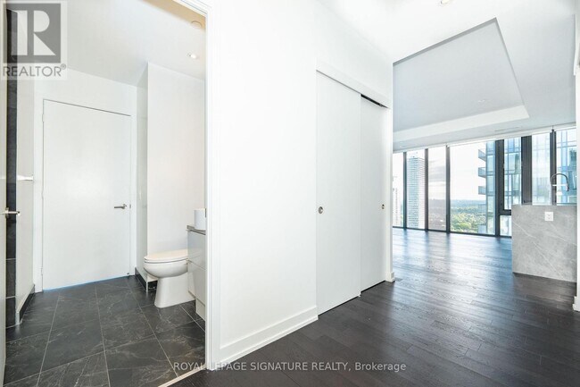 Photo du bâtiment - 185 Roehampton Ave