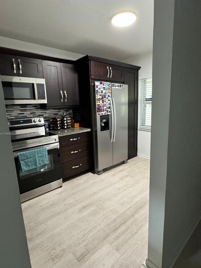 Foto del edificio - 11378 Taft St