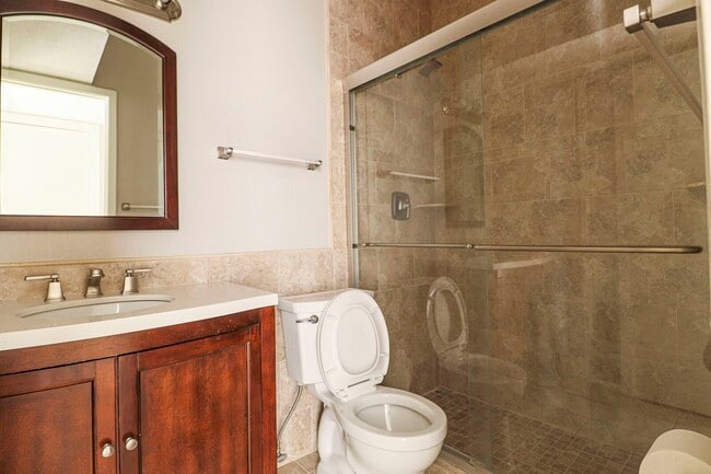 Building Photo - 2025 Augusta Dr