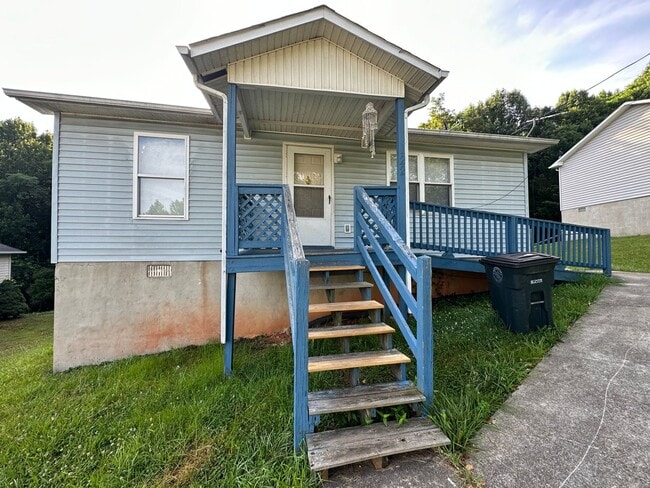 Building Photo - Spacious two bedroom house in Lynchburg!