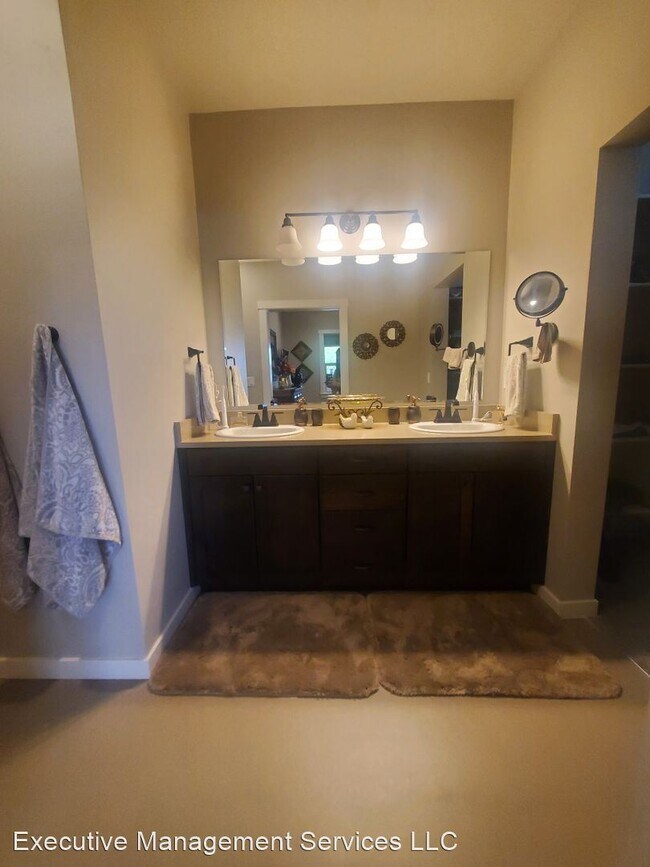 Foto del edificio - 2 br, 2 bath House - 4172 E Silverking Ln