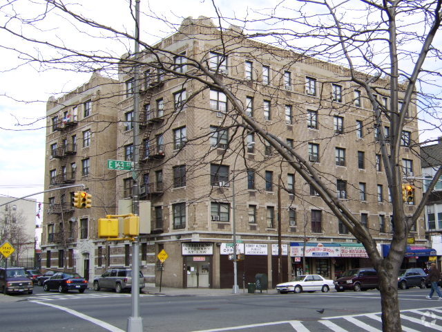 Building Photo - Longwood Residences