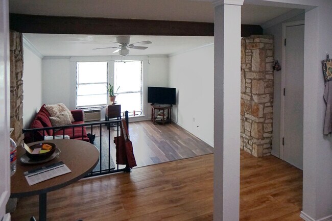 Building Photo - 26 Wildwood Cir