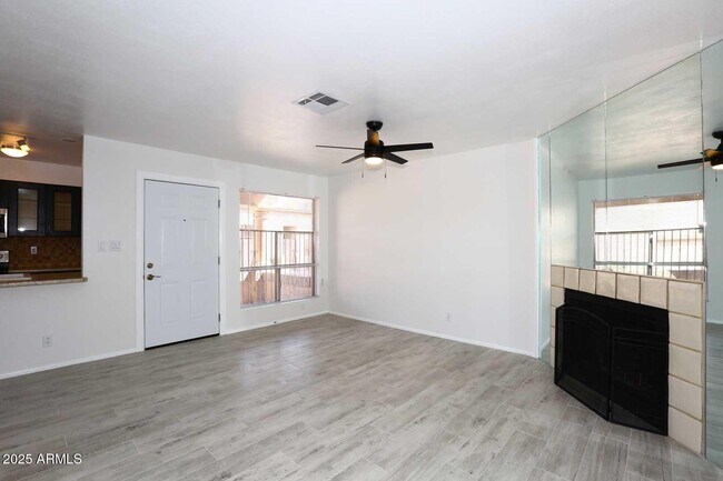 Foto del edificio - 93 N Cooper Rd