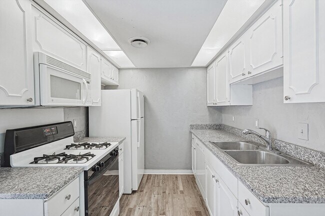 Foto del edificio - 15931 Stillwood St