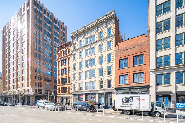 Foto del edificio - 153-155 Hudson St