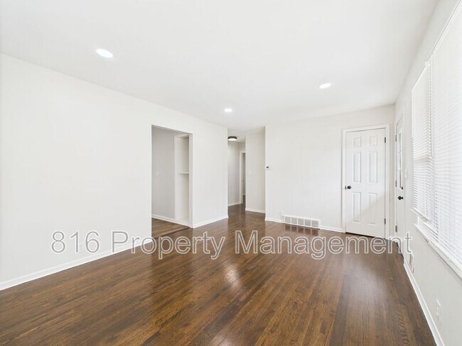 Building Photo - 11214 E Lexington Ave