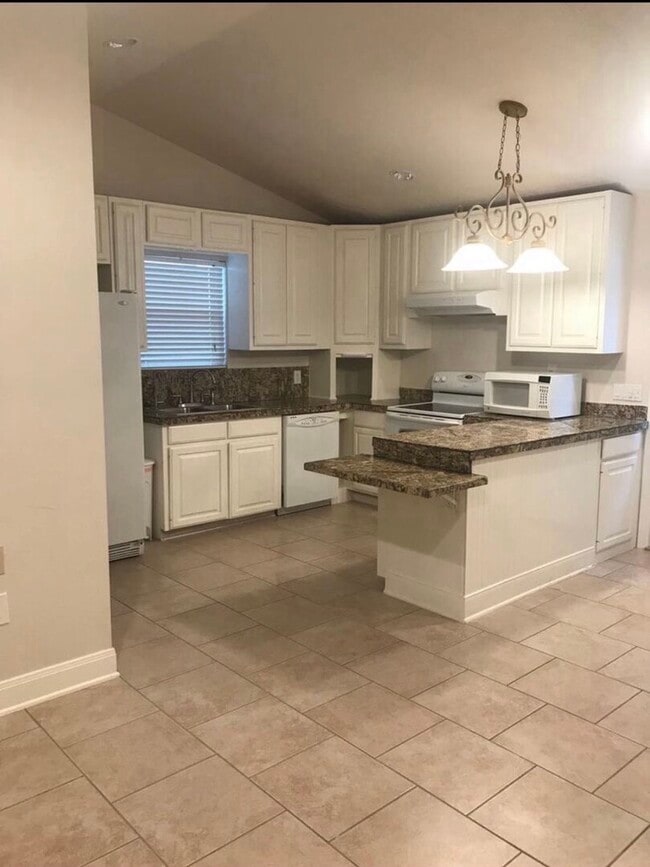 Building Photo - 2658 Rim Oak