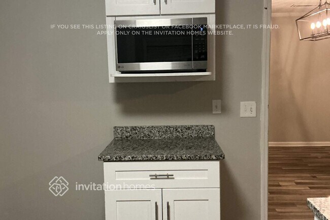 Foto del edificio - 5388 Golfcrest Cir