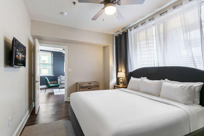 Building Photo - 925 Common St