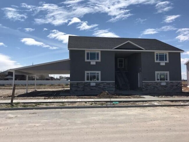 Building Photo - T704EE