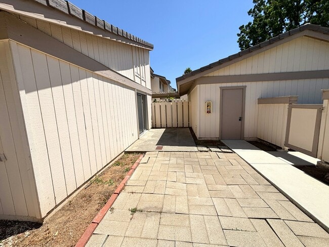 Building Photo - 11104 Poblado Rd