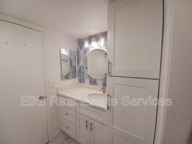 Foto del edificio - 6540 College Grove Dr