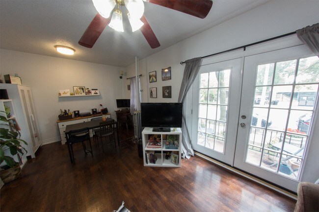 Building Photo - 484 Brainard St