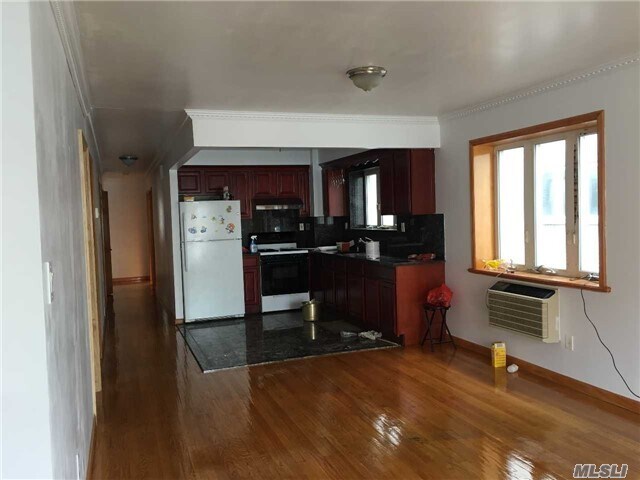 Foto del edificio - 42-41-42159 159th St