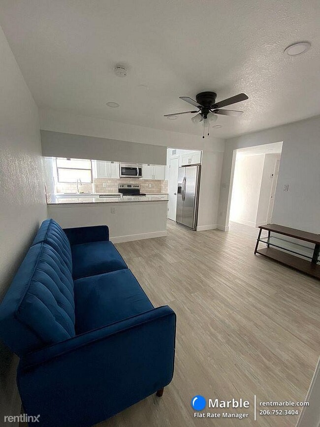 Foto del edificio - 2 br, 1 bath Condo - 2811 SW Archer Rd Apt...