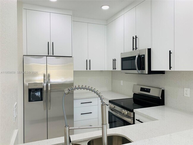 Foto del edificio - 7050 NW 177th St