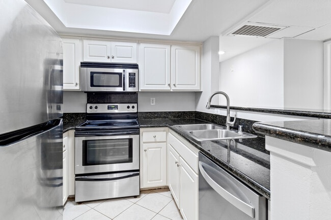 Building Photo - 64 N Mar Vista Ave
