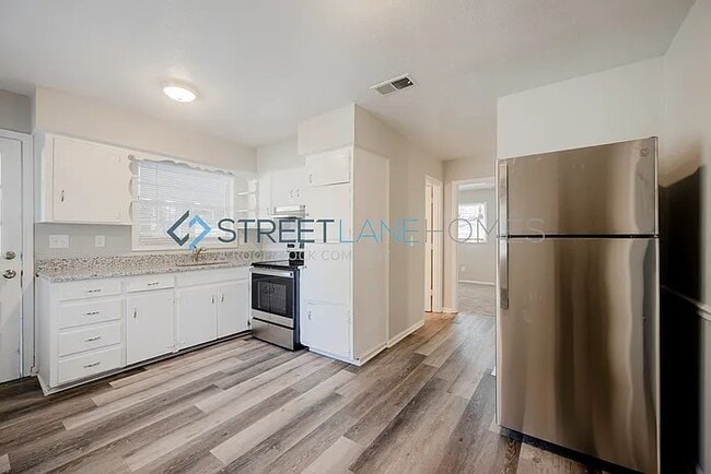 Building Photo - 2230 Danbury Dr