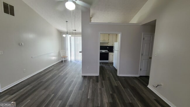 Building Photo - 601 Connors Path