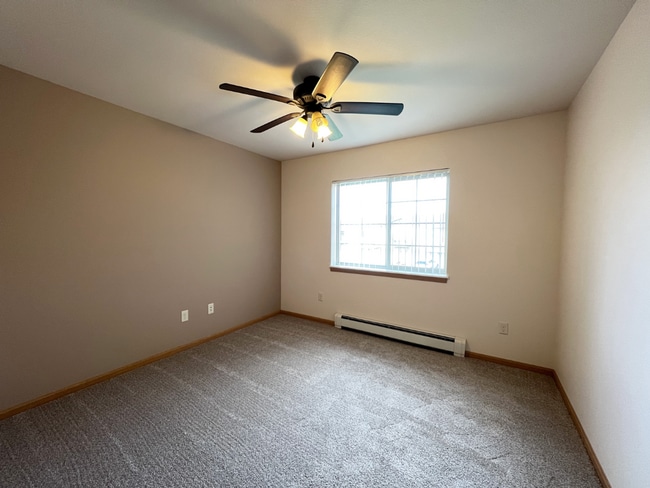 Building Photo - River Trail Estates - Half Off Security De...