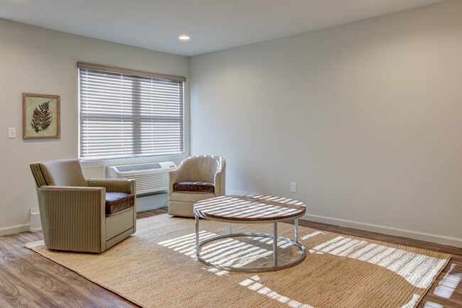 Building Photo - ZEN Long Island at Copiague