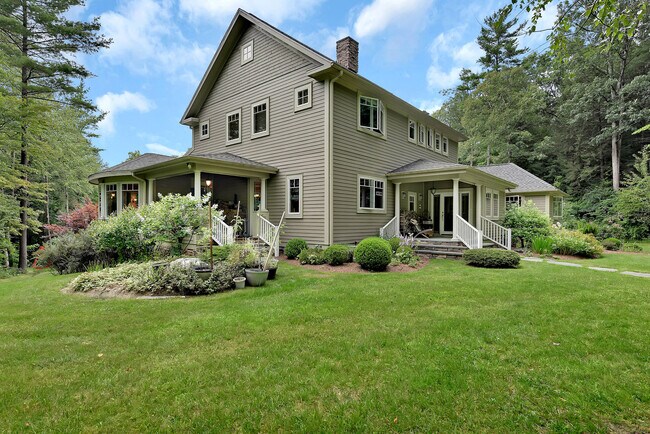 Foto del edificio - 237 Long Pond Rd