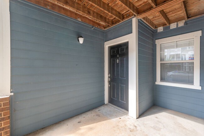 Foto del edificio - Cozy 1 Bedroom Condo Located In Dilworth &...