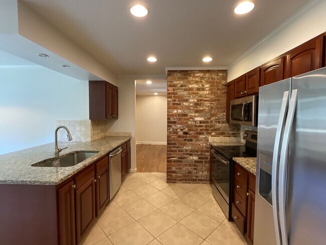 Foto del edificio - Beautiful Ranch in Myers Park!