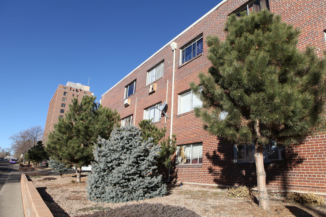 Silver y Blue Spruce Apts. - Silver and Blue Spruce Apts
