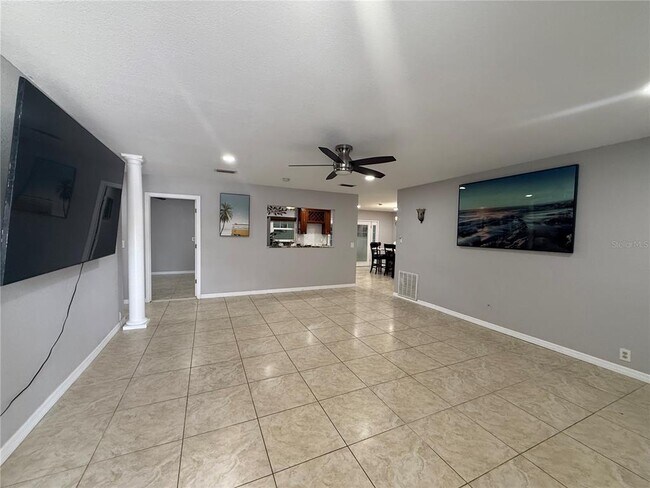 Foto del edificio - 4410 Waltham Ave