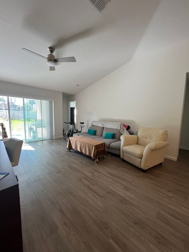 Foto del edificio - Newer Construction 4 Bedroom!