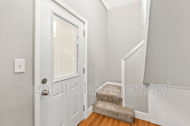 Foto del edificio - 3042 Cottage Grove Ave