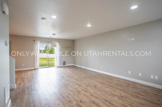 Building Photo - 1787 W 550 N