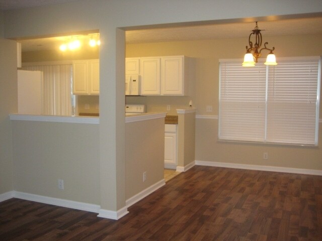 Foto del edificio - 2440 Pleasant Springs Lane