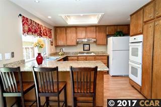 Updated kitchen - 133 Lawnview Cir