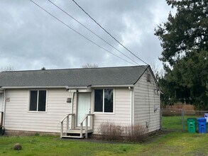 Building Photo - 915-917 SE 155th Ave