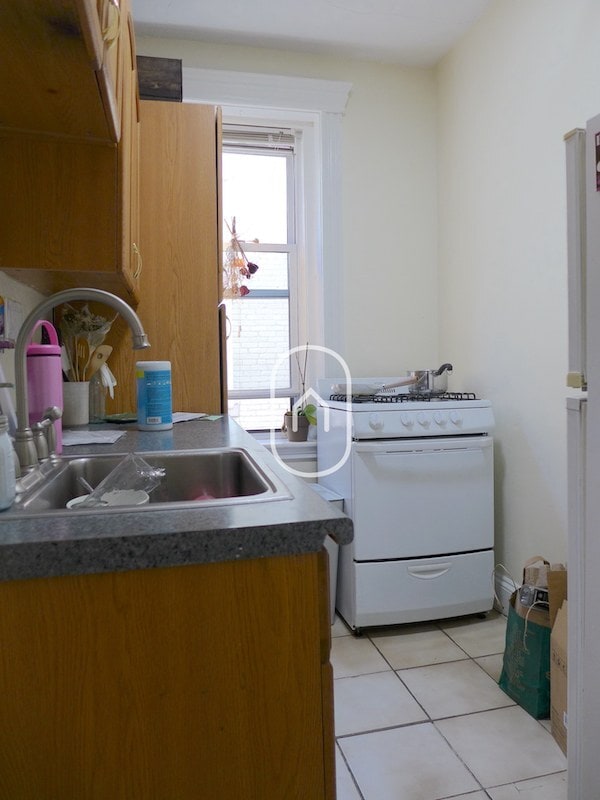 Building Photo - 390 Riverway