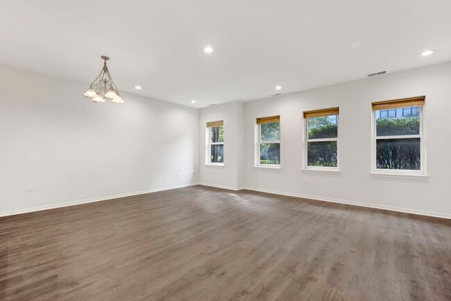 Building Photo - 948 W 15th Pl