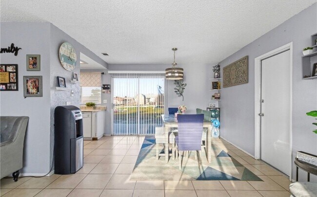 Foto del edificio - 12561 Shamrock Ave