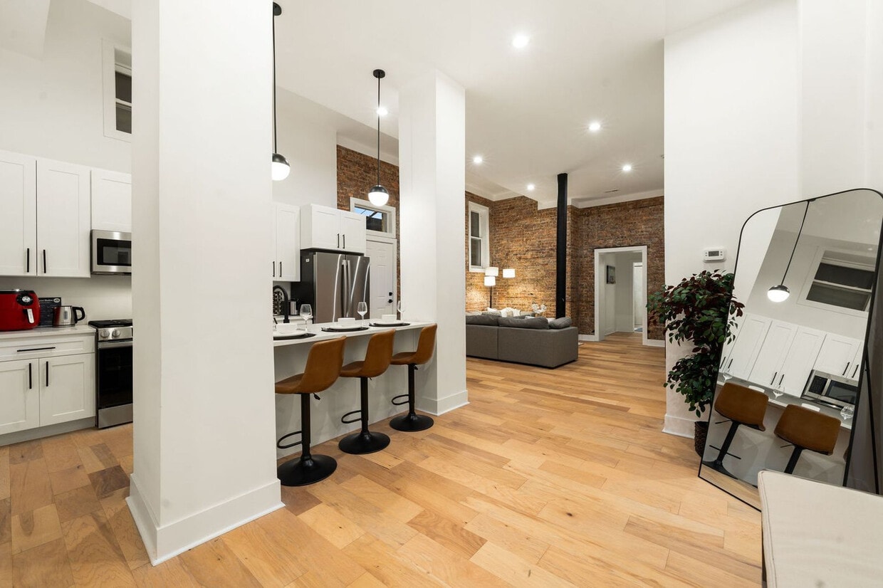 Foto principal - 1941 W Augusta Blvd