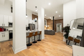 Building Photo - 1941 W Augusta Blvd