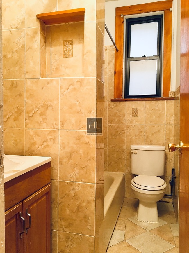 Foto del edificio - 1 bedroom apartment in sunnyside queens