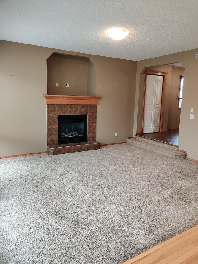 Building Photo - 9011 Royal Oak Way NW