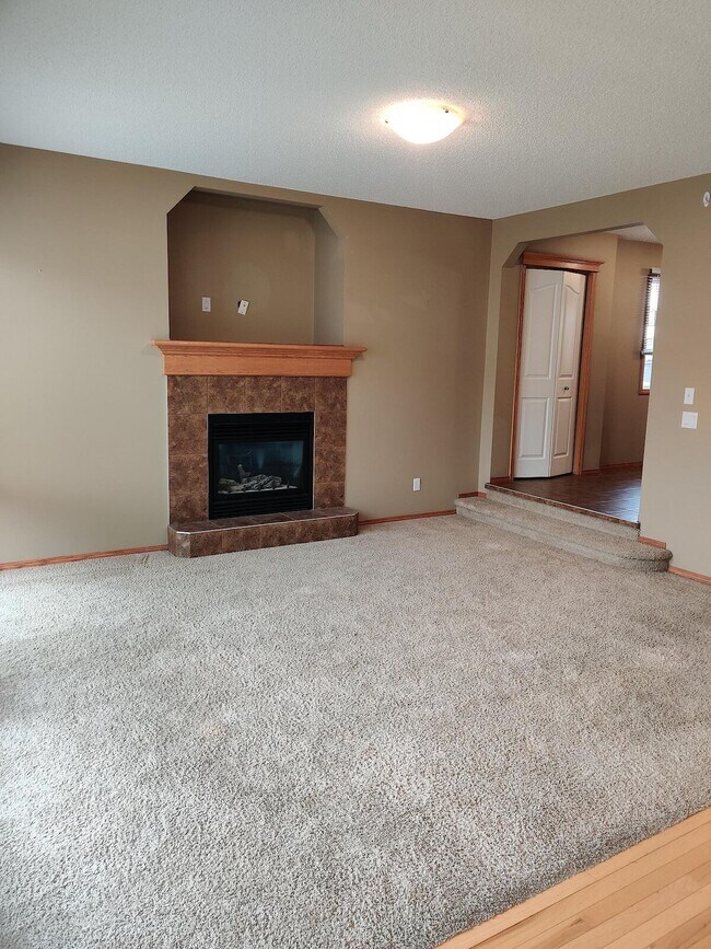 Photo du bâtiment - 9011 Royal Oak Way NW