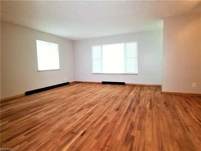 Building Photo - 709 Cliffside Dr