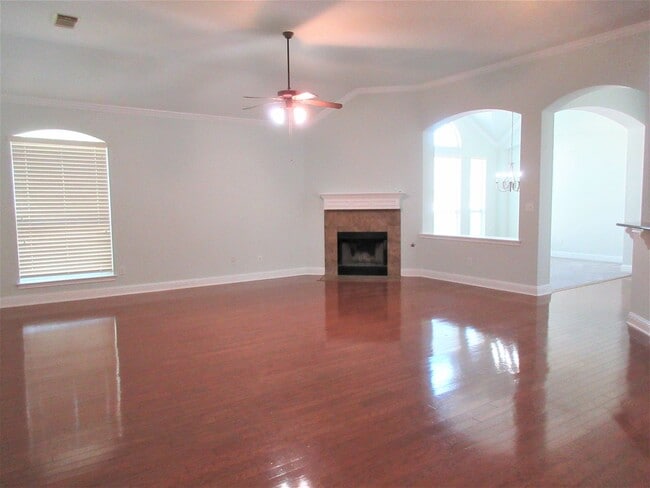 Building Photo - Large Single level 4-bedroom Home in Avery...