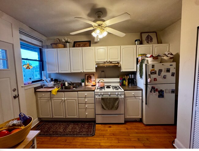 Foto del edificio - 1955 W Winnemac Ave