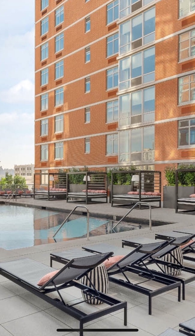 Foto del edificio - 7401 River Rd