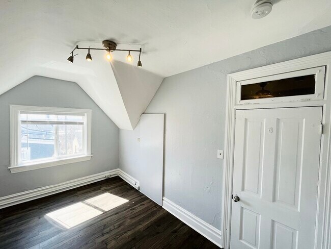 Foto del edificio - 271 E St E